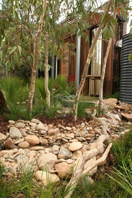 38 Striking Rain Garden Landscaping Ideas - 241
