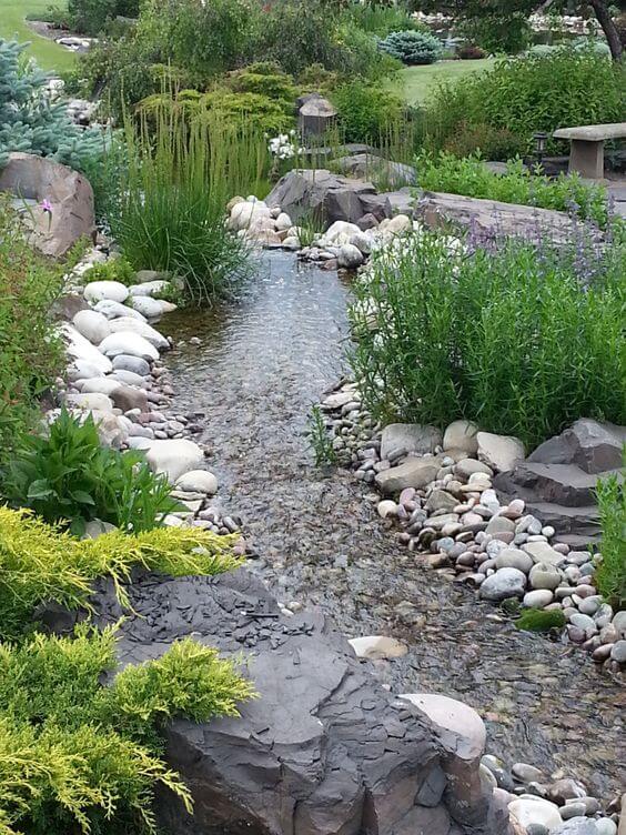 38 Striking Rain Garden Landscaping Ideas - 259
