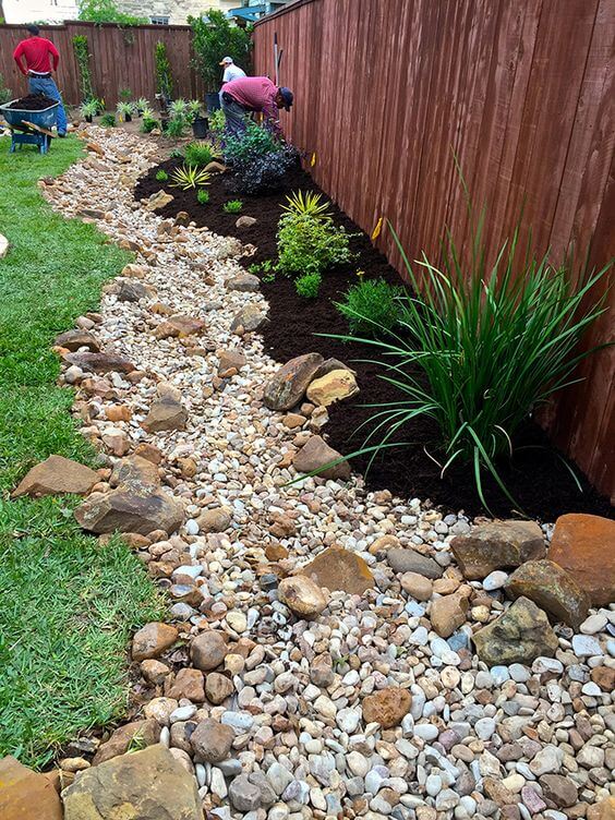 38 Striking Rain Garden Landscaping Ideas - 277