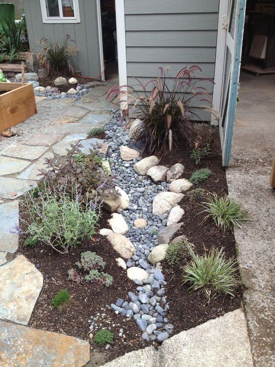 38 Striking Rain Garden Landscaping Ideas - 275