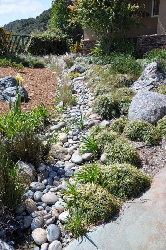 38 Striking Rain Garden Landscaping Ideas - 287